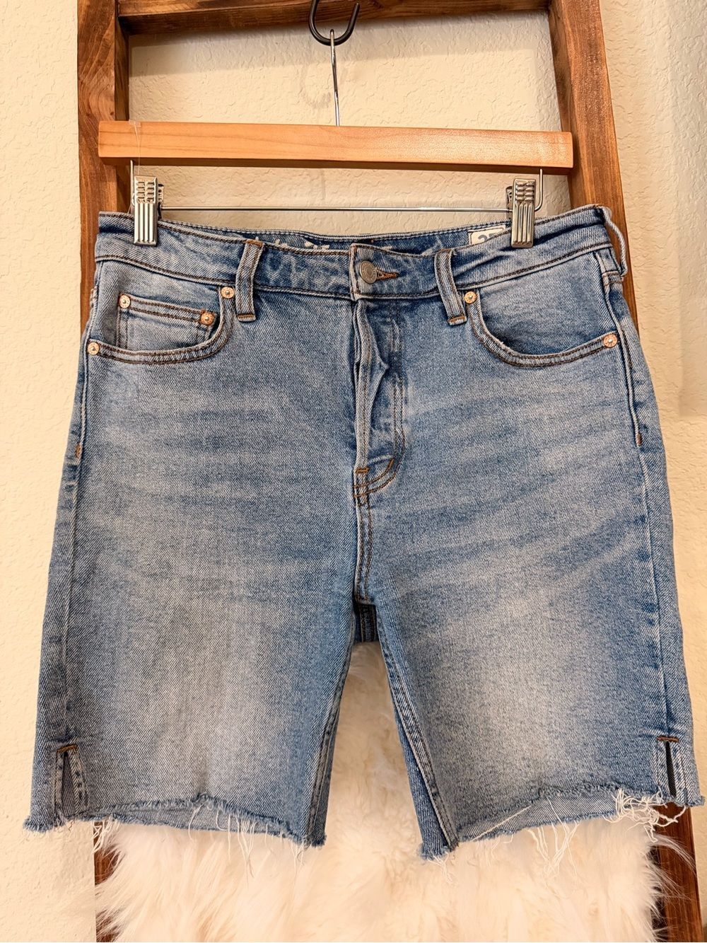 Free People “We The Free” Light Blue Frayed Hem Jean Shorts